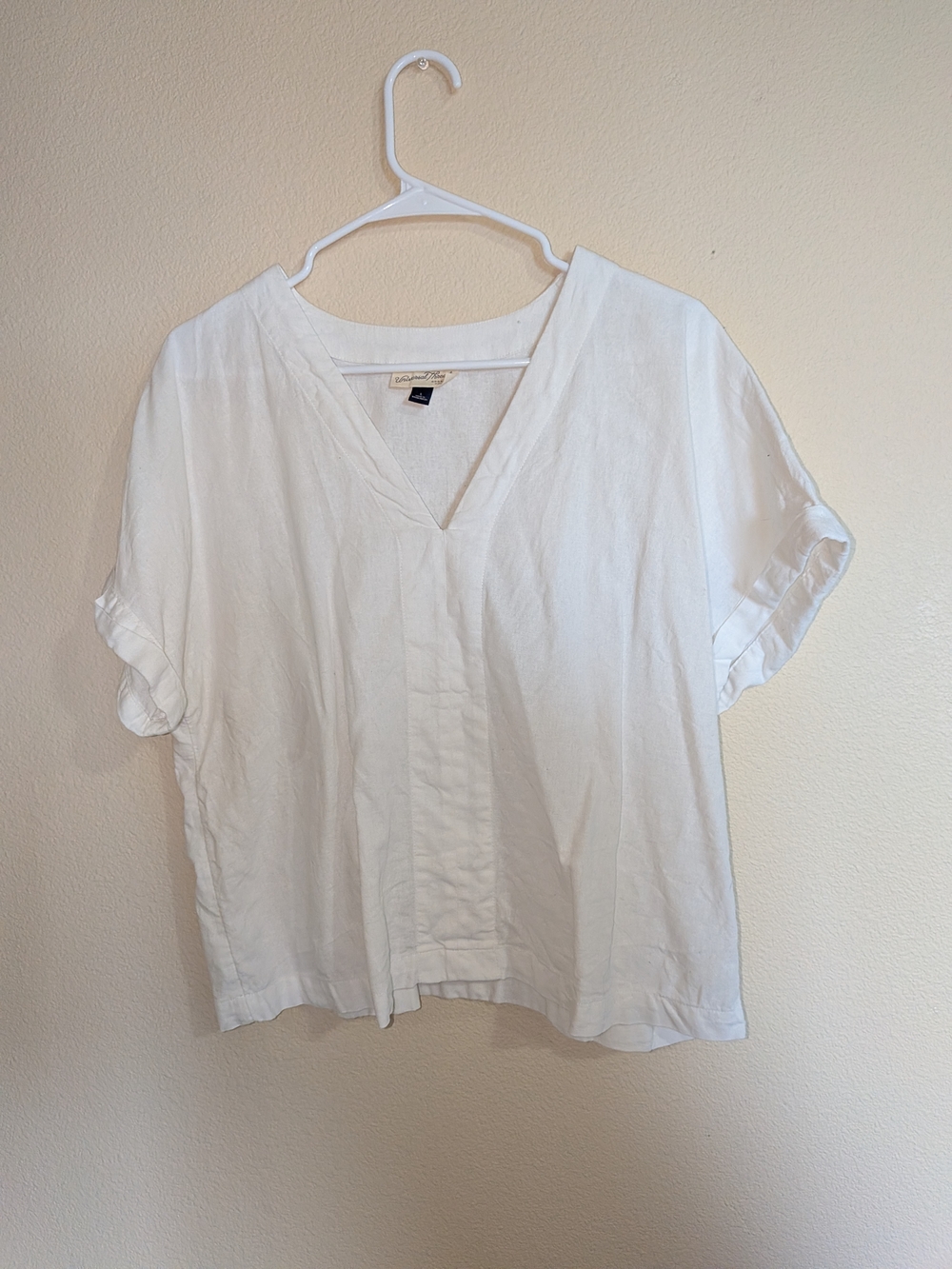Universal Thread White V-Neck Short Sleeve Blouse
